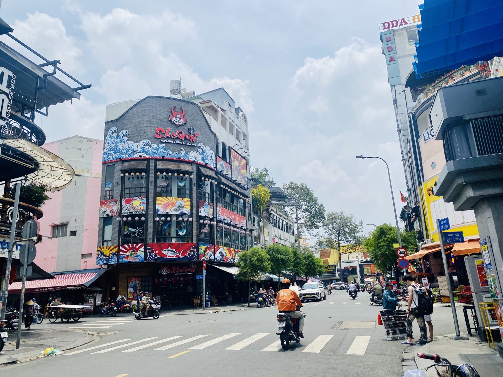 Bán nhà mặt tiền Đề Thám, Quận 1