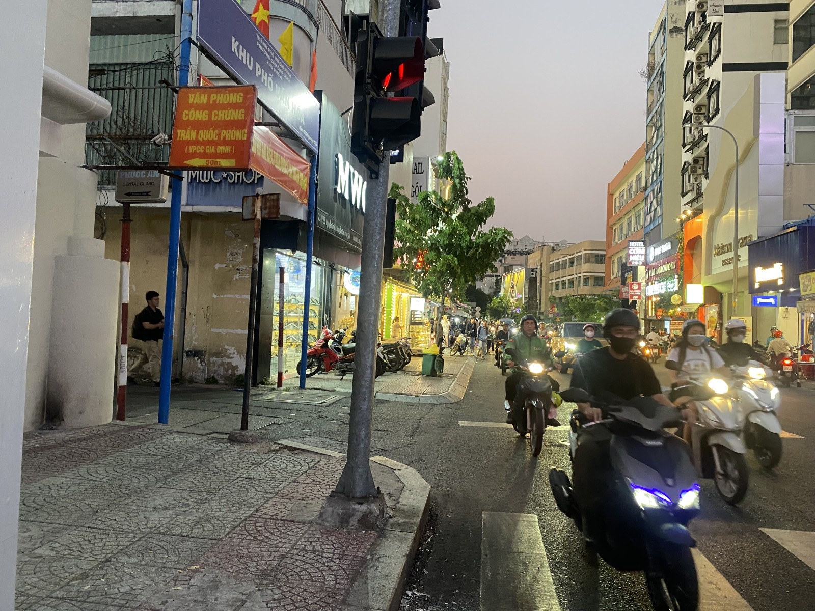 Bán nhà đường Nguyễn Trãi, Quận 1